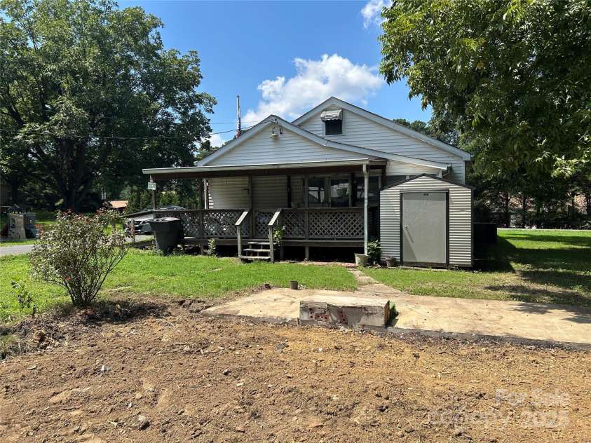 1012 Midlake Avenue, Kannapolis, NC 28083.  MLS# CAR4293787, YatesRealty ID 35065. 