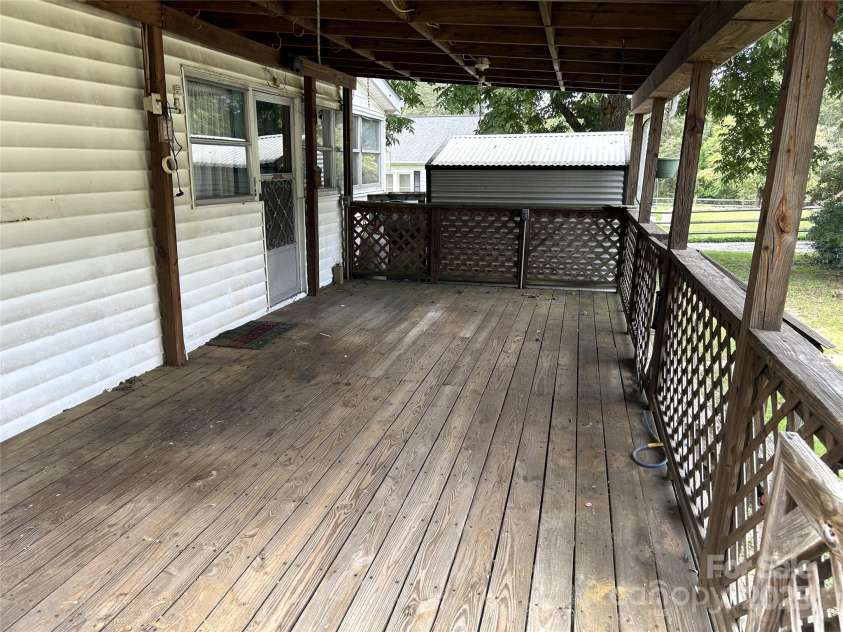 1012 Midlake Avenue, Kannapolis, NC 28083.  MLS# CAR4293787, YatesRealty ID 35065. 