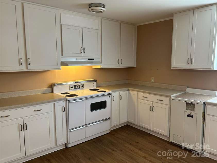 1012 Midlake Avenue, Kannapolis, NC 28083.  MLS# CAR4293787, YatesRealty ID 35065. 