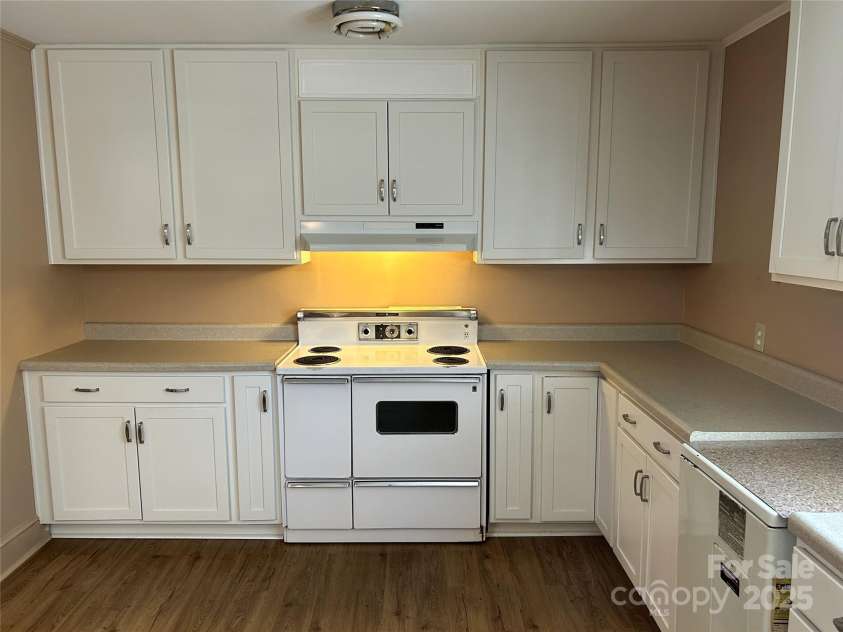 1012 Midlake Avenue, Kannapolis, NC 28083.  MLS# CAR4293787, YatesRealty ID 35065. 