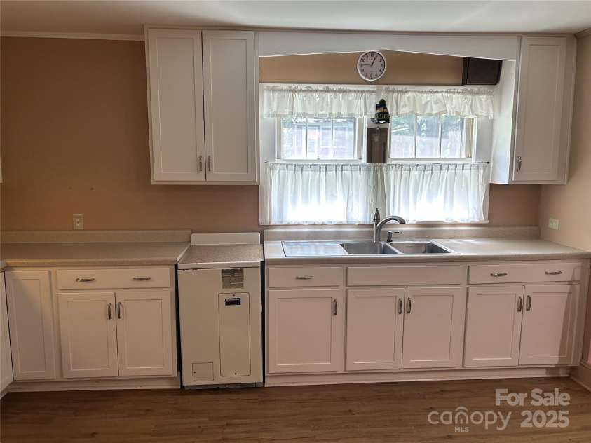 1012 Midlake Avenue, Kannapolis, NC 28083.  MLS# CAR4293787, YatesRealty ID 35065. 