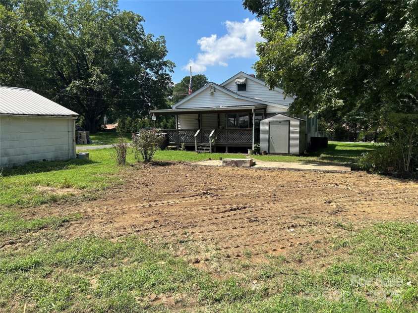 1012 Midlake Avenue, Kannapolis, NC 28083.  MLS# CAR4293787, YatesRealty ID 35065. 