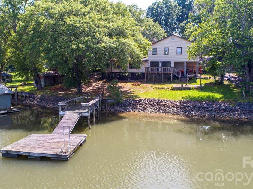 15722 Rhinehill Road, Charlotte, NC 28278.  MLS# CAR4400018, YatesRealty ID 35066. 