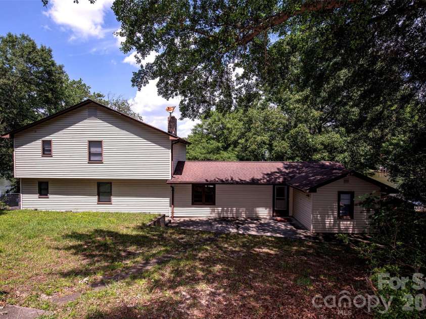 15722 Rhinehill Road, Charlotte, NC 28278.  MLS# CAR4400018, YatesRealty ID 35066. 