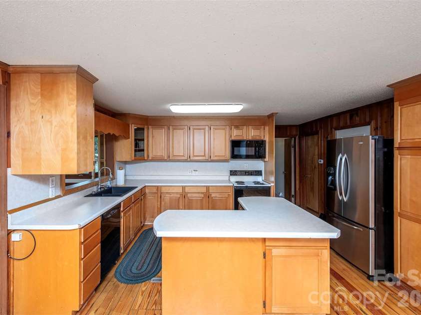 15722 Rhinehill Road, Charlotte, NC 28278.  MLS# CAR4400018, YatesRealty ID 35066. 
