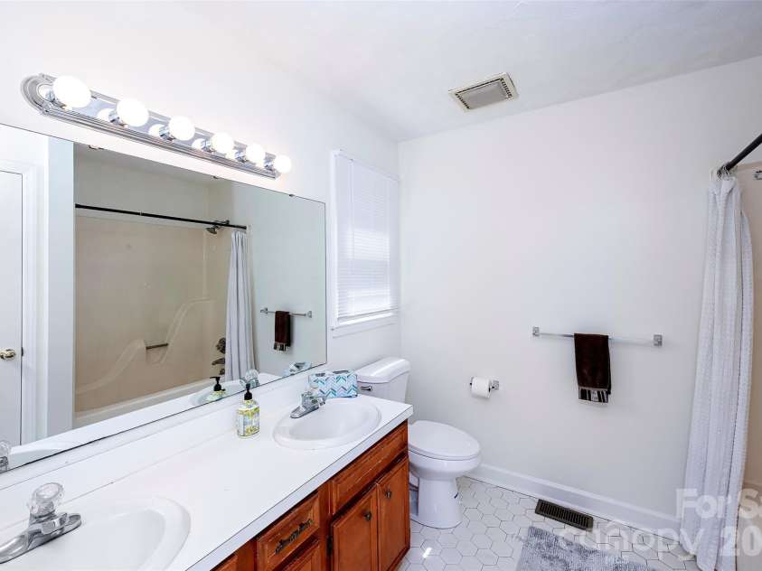 15722 Rhinehill Road, Charlotte, NC 28278.  MLS# CAR4400018, YatesRealty ID 35066. 
