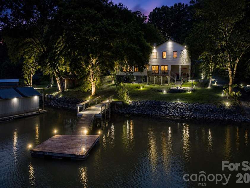 15722 Rhinehill Road, Charlotte, NC 28278.  MLS# CAR4400018, YatesRealty ID 35066. Virtually Staged
