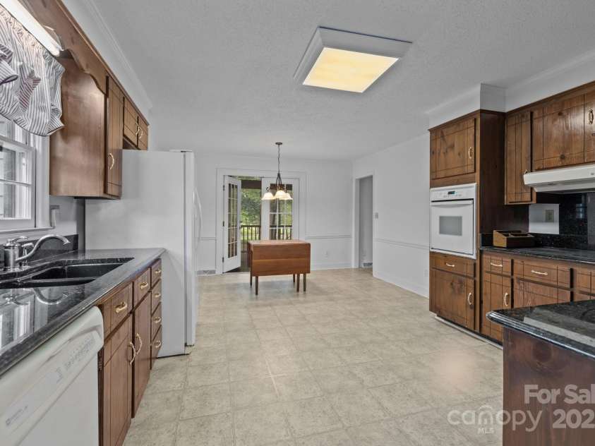 5828 Foxcrest Drive, Mint Hill, NC 28227.  MLS# CAR4294727, YatesRealty ID 35066. 