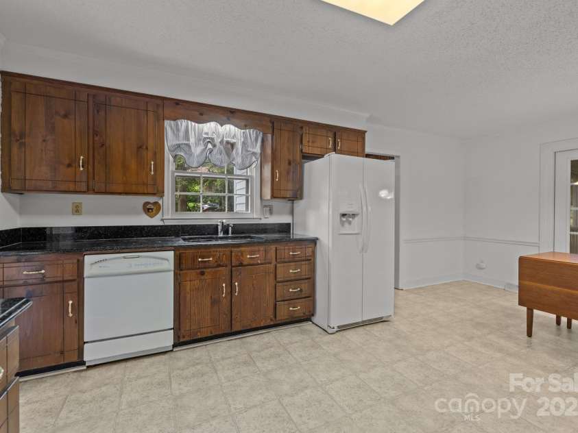 5828 Foxcrest Drive, Mint Hill, NC 28227.  MLS# CAR4294727, YatesRealty ID 35066. 