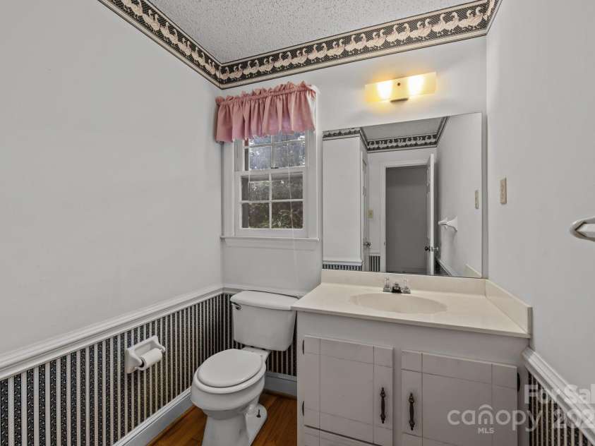 5828 Foxcrest Drive, Mint Hill, NC 28227.  MLS# CAR4294727, YatesRealty ID 35066. 