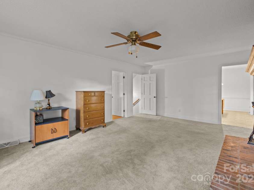 5828 Foxcrest Drive, Mint Hill, NC 28227.  MLS# CAR4294727, YatesRealty ID 35066. 