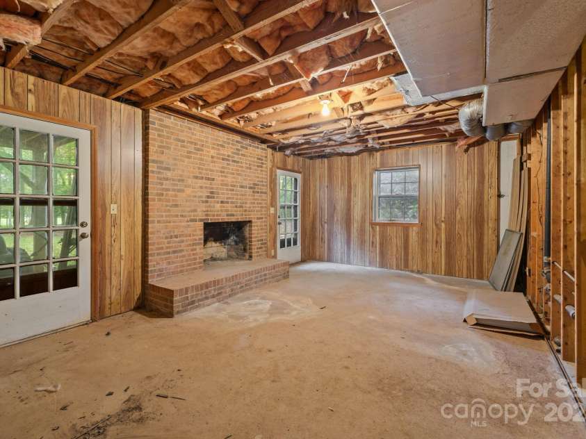 5828 Foxcrest Drive, Mint Hill, NC 28227.  MLS# CAR4294727, YatesRealty ID 35066. 