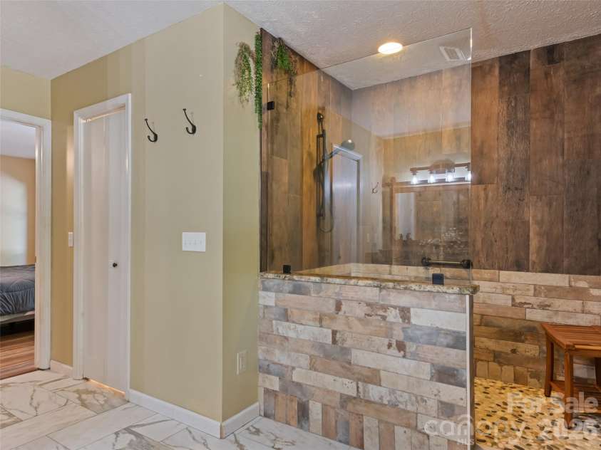 171 Cripple Creek Drive, Waynesville, NC 28785.  MLS# CAR4399780, YatesRealty ID 35067. Tile Shower