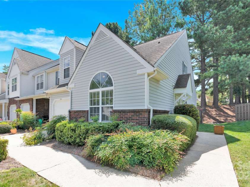8811 Roseton Lane, Charlotte, NC 28277.  MLS# CAR4297343, YatesRealty ID 35067. 