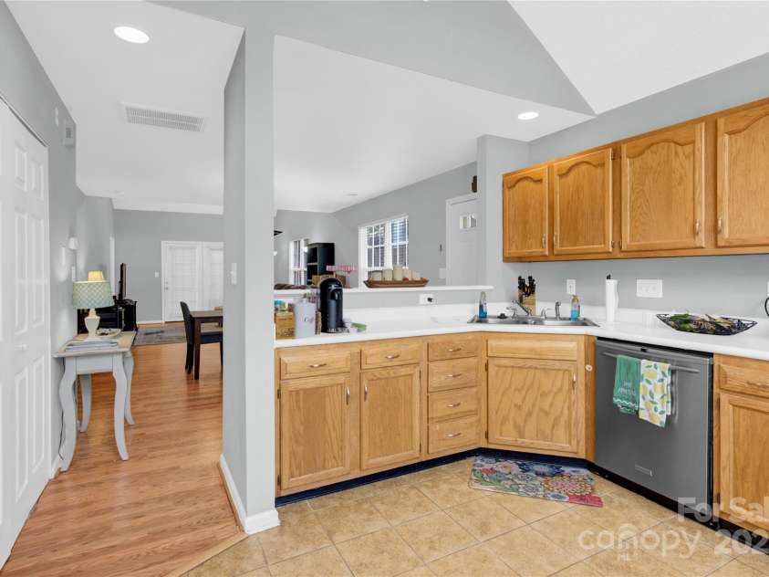 8811 Roseton Lane, Charlotte, NC 28277.  MLS# CAR4297343, YatesRealty ID 35067. 