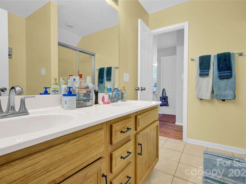 8811 Roseton Lane, Charlotte, NC 28277.  MLS# CAR4297343, YatesRealty ID 35067. 