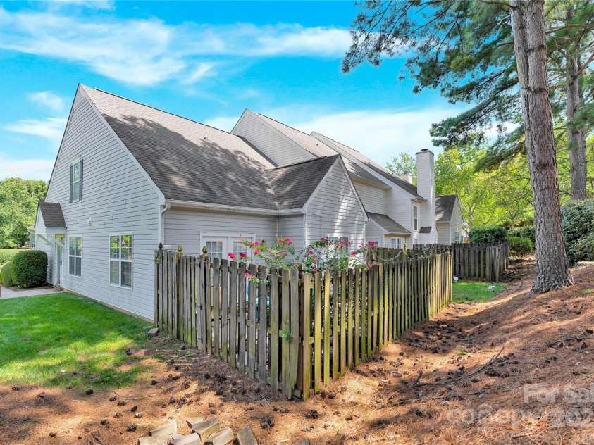 8811 Roseton Lane, Charlotte, NC 28277.  MLS# CAR4297343, YatesRealty ID 35067. 