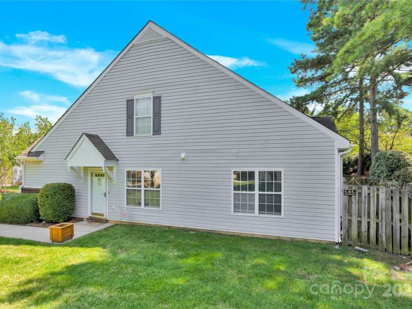 8811 Roseton Lane, Charlotte, NC 28277.  MLS# CAR4297343, YatesRealty ID 35067. 