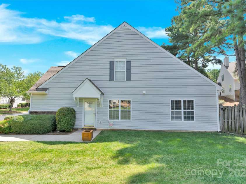 8811 Roseton Lane, Charlotte, NC 28277.  MLS# CAR4297343, YatesRealty ID 35067. 