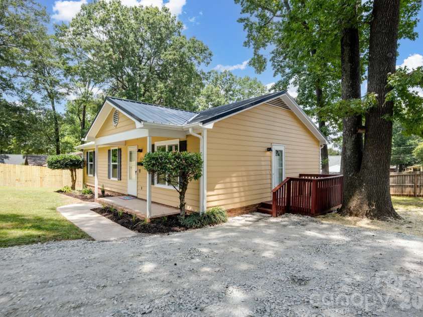 612 Welsh Avenue, Monroe, NC 28112.  MLS# CAR4398332, YatesRealty ID 35068. 