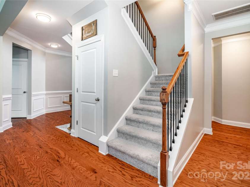 7052 Barnstone Court, Denver, NC 28037.  MLS# CAR4295531, YatesRealty ID 35068. Main Level Hallway