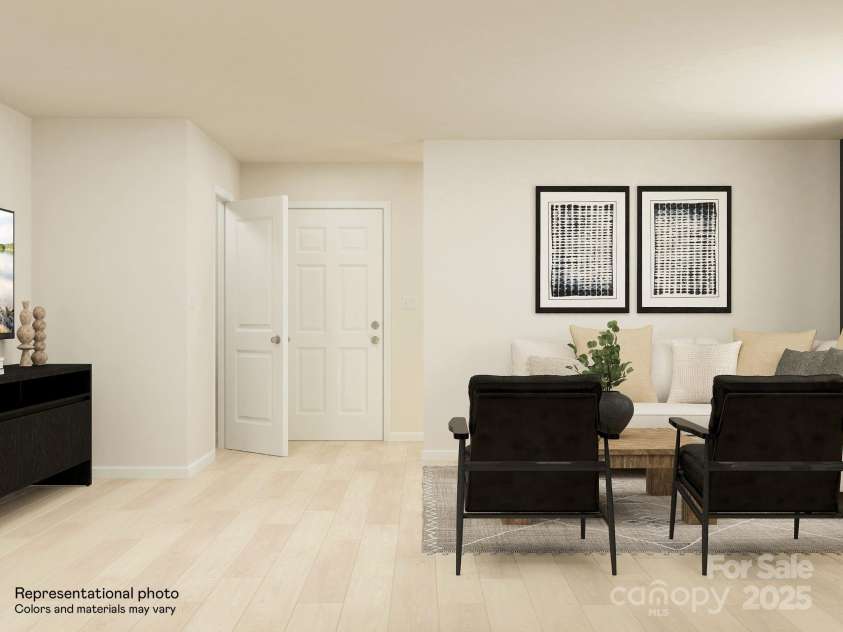 1725 Little York Circle, Edgemoor, SC 29712.  MLS# CAR4292201, YatesRealty ID 35069. Great Room