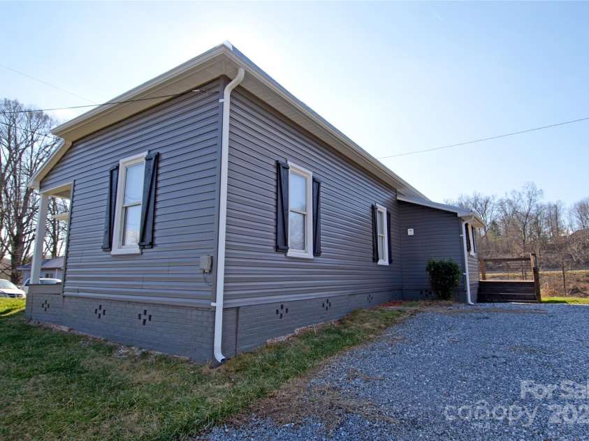 150 Hoyle Street, Marion, NC 28752.  MLS# CAR4333552, YatesRealty ID 3507. 