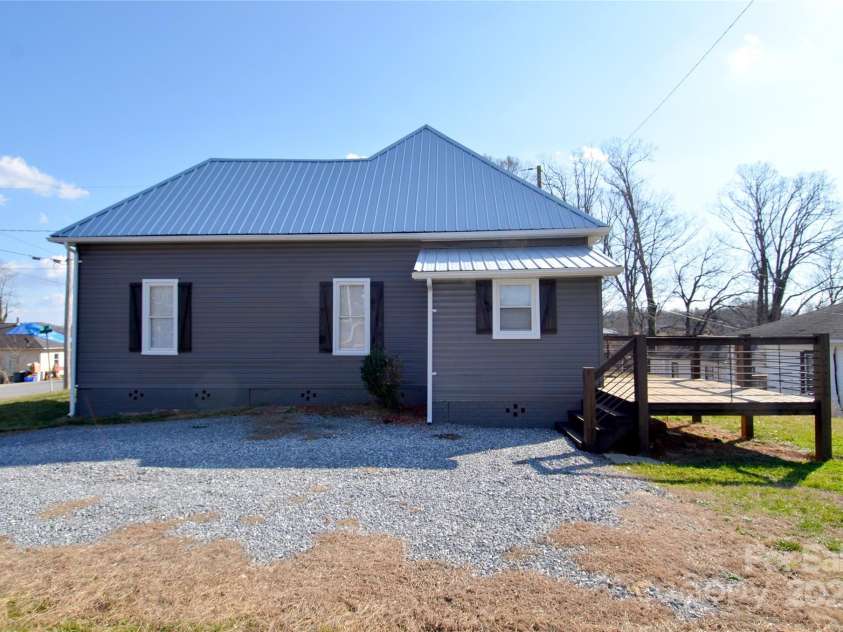 150 Hoyle Street, Marion, NC 28752.  MLS# CAR4333552, YatesRealty ID 3507. 