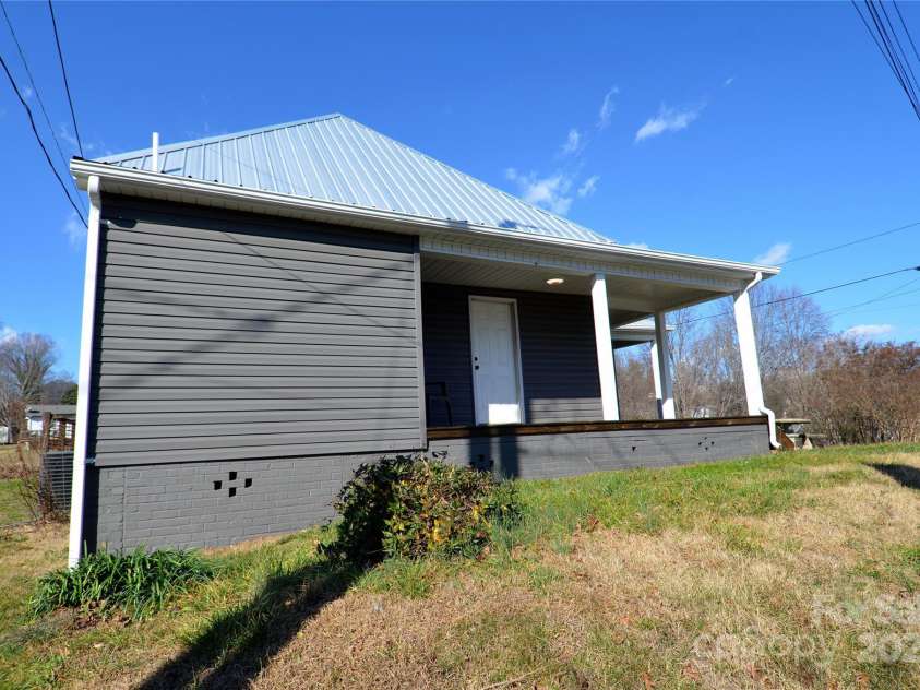 150 Hoyle Street, Marion, NC 28752.  MLS# CAR4333552, YatesRealty ID 3507. 