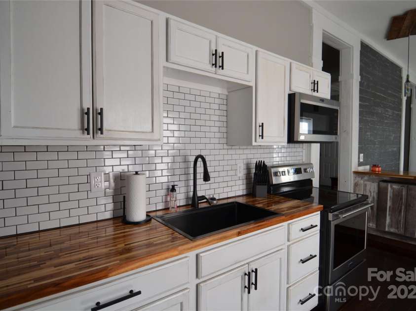 150 Hoyle Street, Marion, NC 28752.  MLS# CAR4333552, YatesRealty ID 3507. 