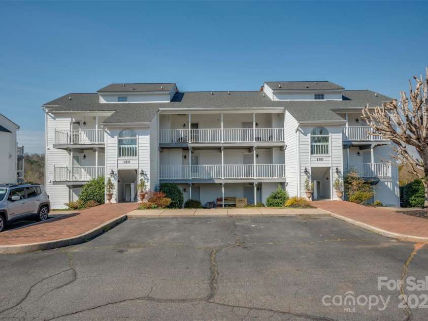 180 Kings Grant Drive, Rutherfordton, NC 28139.  MLS# CAR4240763, YatesRealty ID 3507. 