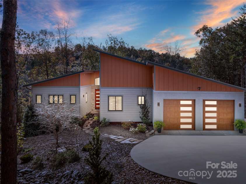237 Mountain Lane, Mill Spring, NC 28756.  MLS# CAR4200589, YatesRealty ID 3507. 