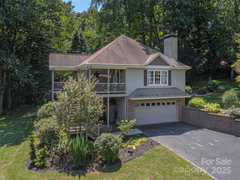 105 Deer Glade Lane, Waynesville, NC 28786.  MLS# CAR4296932, YatesRealty ID 35070. 