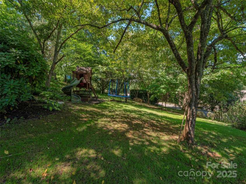 105 Deer Glade Lane, Waynesville, NC 28786.  MLS# CAR4296932, YatesRealty ID 35070. Park-like setting