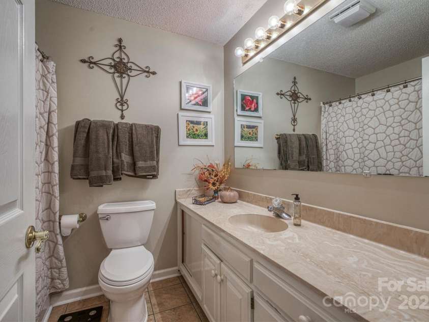 187 Yancey Road, Marion, NC 28752.  MLS# CAR4296577, YatesRealty ID 35072. Bathroom