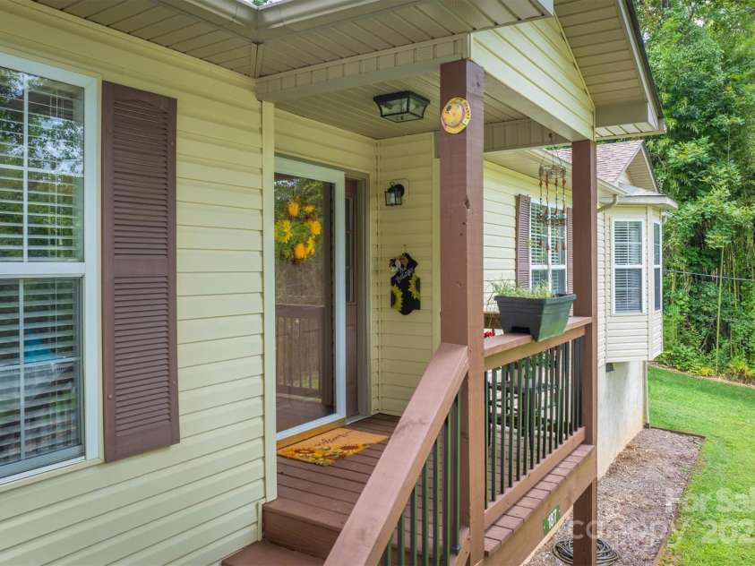 187 Yancey Road, Marion, NC 28752.  MLS# CAR4296577, YatesRealty ID 35072. Front entrance