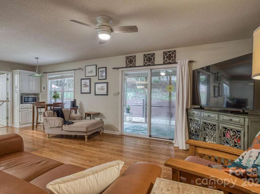 187 Yancey Road, Marion, NC 28752.  MLS# CAR4296577, YatesRealty ID 35072. Great Room