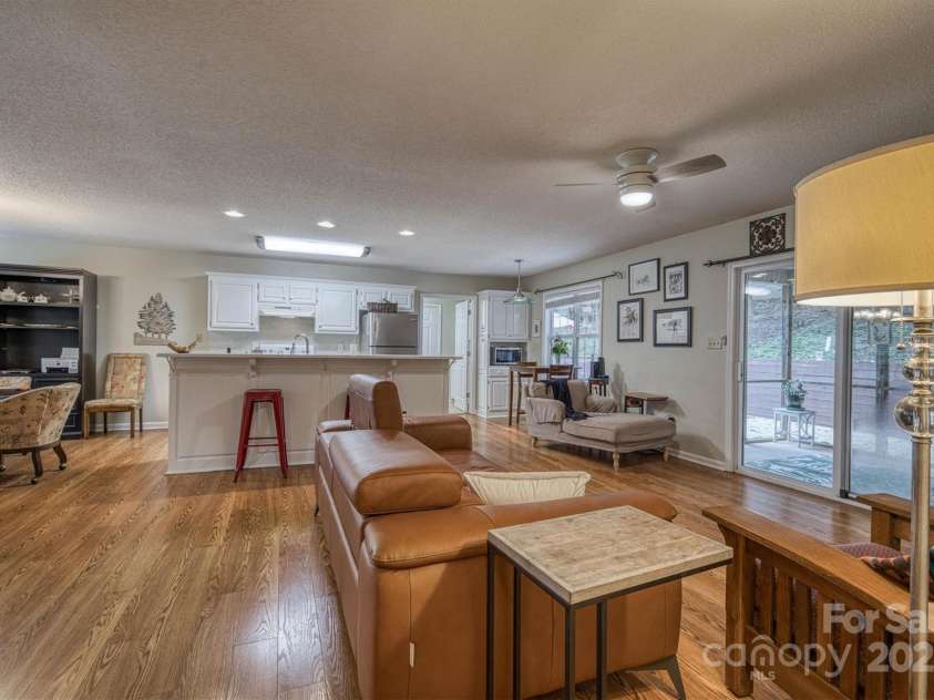 187 Yancey Road, Marion, NC 28752.  MLS# CAR4296577, YatesRealty ID 35072. Great Room