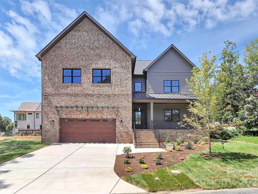 2209 Norcross Place, Charlotte, NC 28205.  MLS# CAR4297097, YatesRealty ID 35073. 