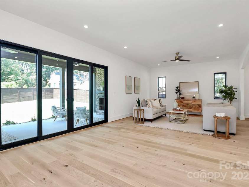 2209 Norcross Place, Charlotte, NC 28205.  MLS# CAR4297097, YatesRealty ID 35073. 