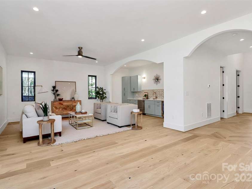 2209 Norcross Place, Charlotte, NC 28205.  MLS# CAR4297097, YatesRealty ID 35073. 