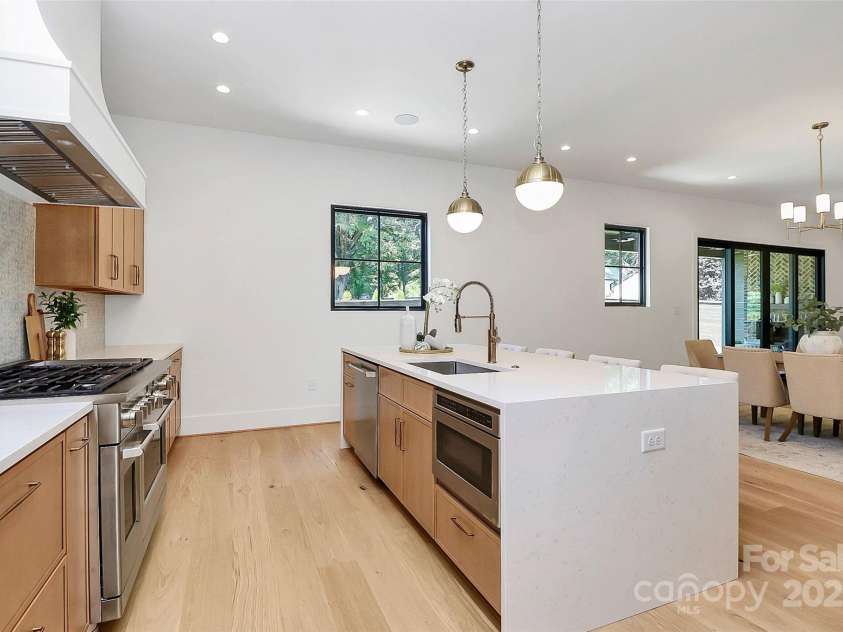 2209 Norcross Place, Charlotte, NC 28205.  MLS# CAR4297097, YatesRealty ID 35073. 