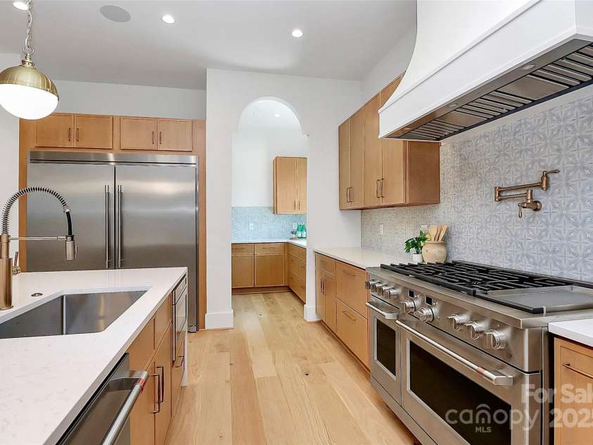 2209 Norcross Place, Charlotte, NC 28205.  MLS# CAR4297097, YatesRealty ID 35073. 