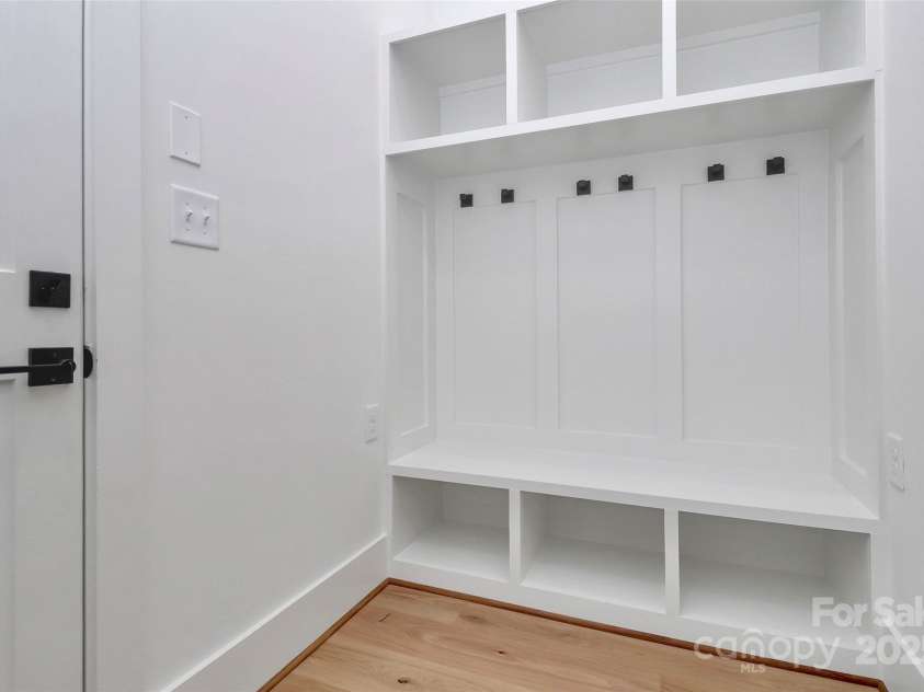 2209 Norcross Place, Charlotte, NC 28205.  MLS# CAR4297097, YatesRealty ID 35073. 