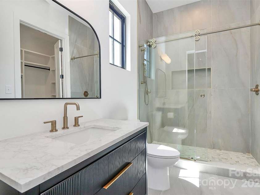 2209 Norcross Place, Charlotte, NC 28205.  MLS# CAR4297097, YatesRealty ID 35073. 