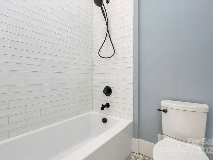 2209 Norcross Place, Charlotte, NC 28205.  MLS# CAR4297097, YatesRealty ID 35073. 