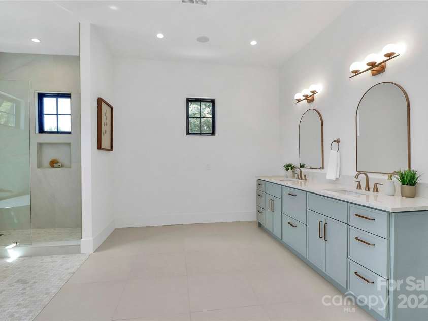 2209 Norcross Place, Charlotte, NC 28205.  MLS# CAR4297097, YatesRealty ID 35073. 