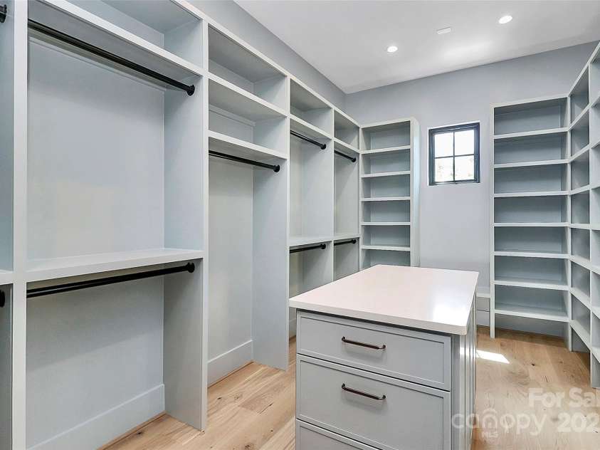 2209 Norcross Place, Charlotte, NC 28205.  MLS# CAR4297097, YatesRealty ID 35073. 