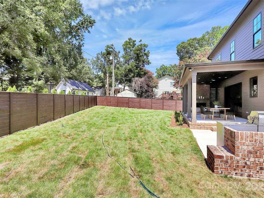 2209 Norcross Place, Charlotte, NC 28205.  MLS# CAR4297097, YatesRealty ID 35073. 