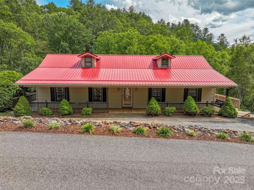 300 Dogwood Lane, Burnsville, NC 28714.  MLS# CAR4296649, YatesRealty ID 35074. 